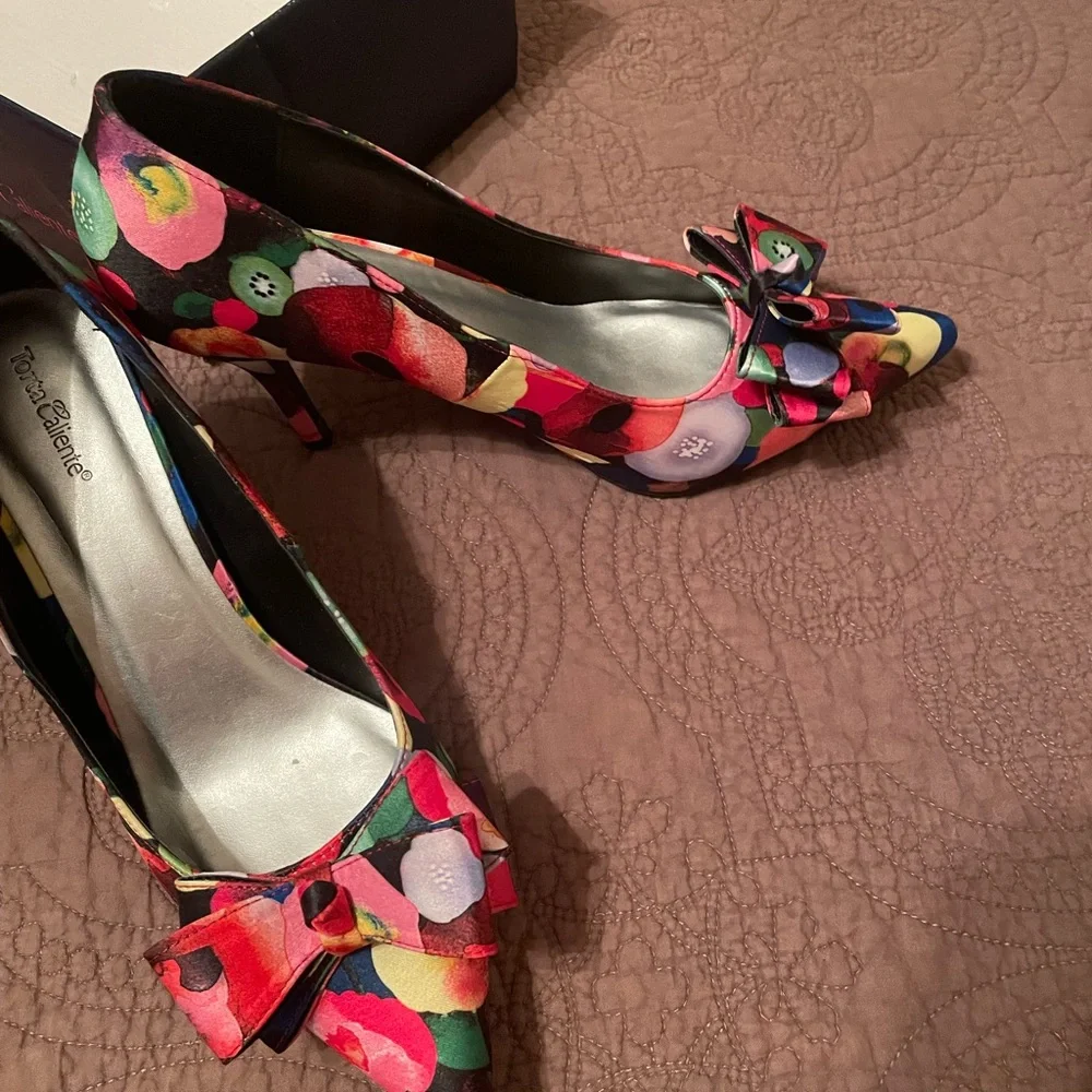 Multi Color Heels 👠 - Picture 8 of 8